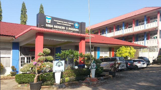 SMA Negeri 3 Padang: Lembaga Pendidikan Berprestasi dan Berkarakter